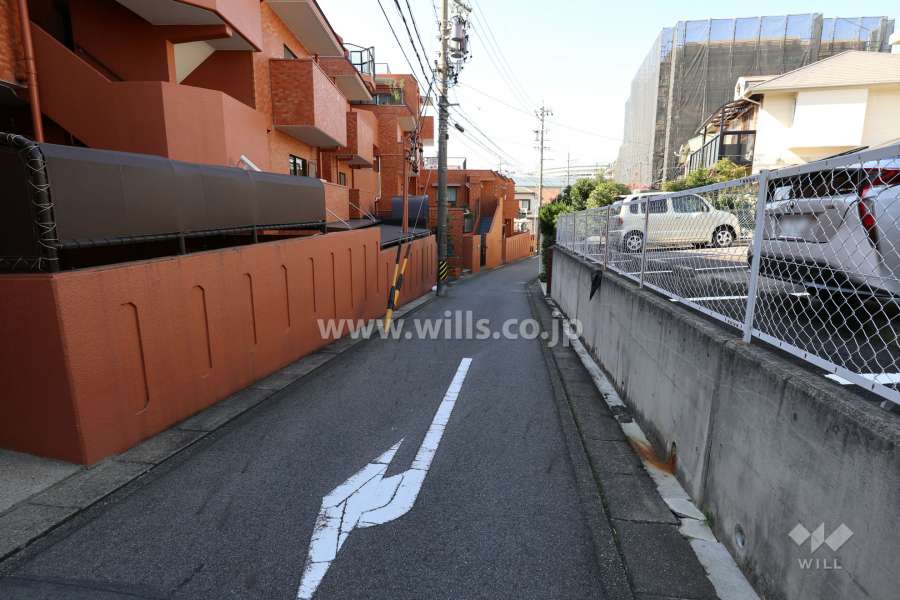 敷地南側の前面道路