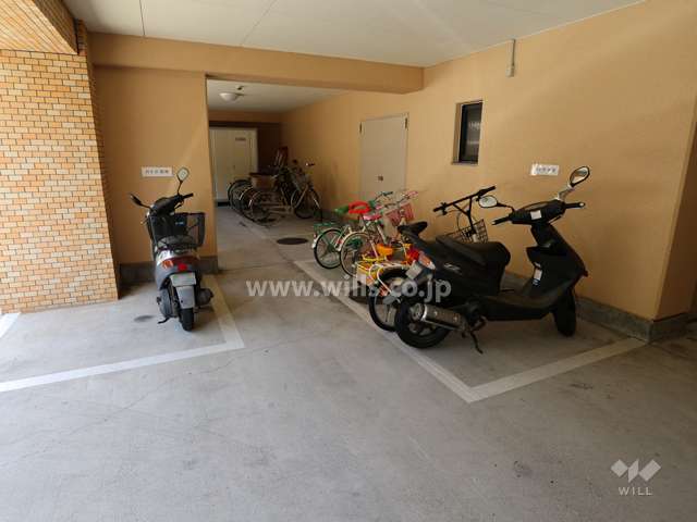 駐輪場およびバイク置場