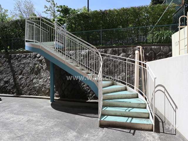敷地内公園への階段