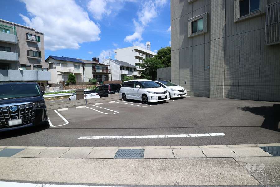敷地内駐車場（屋外平面式）