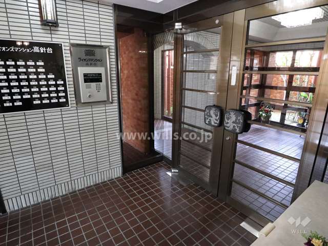 エントランスはオートロック付きです。