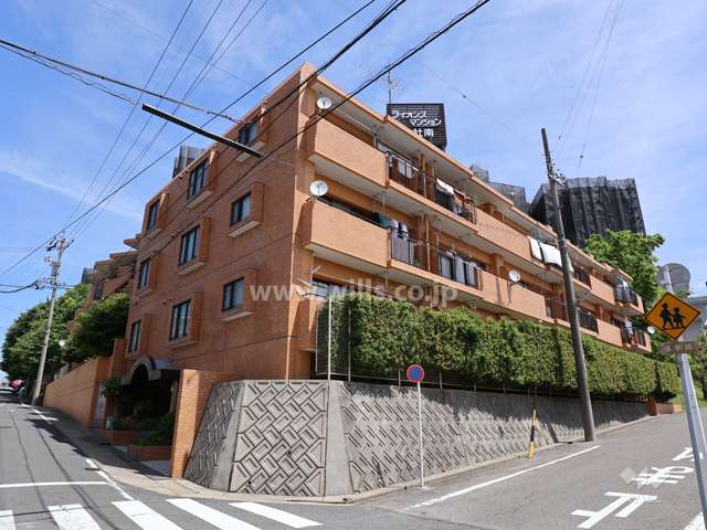 ライオンズマンション一社南の外観(南西側から)