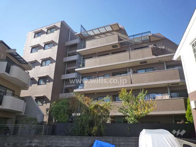 コスモ宝塚ツインフォルムの外観（東側から）