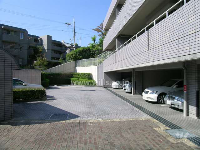 敷地内駐車場（屋外平面式、屋内平面式）