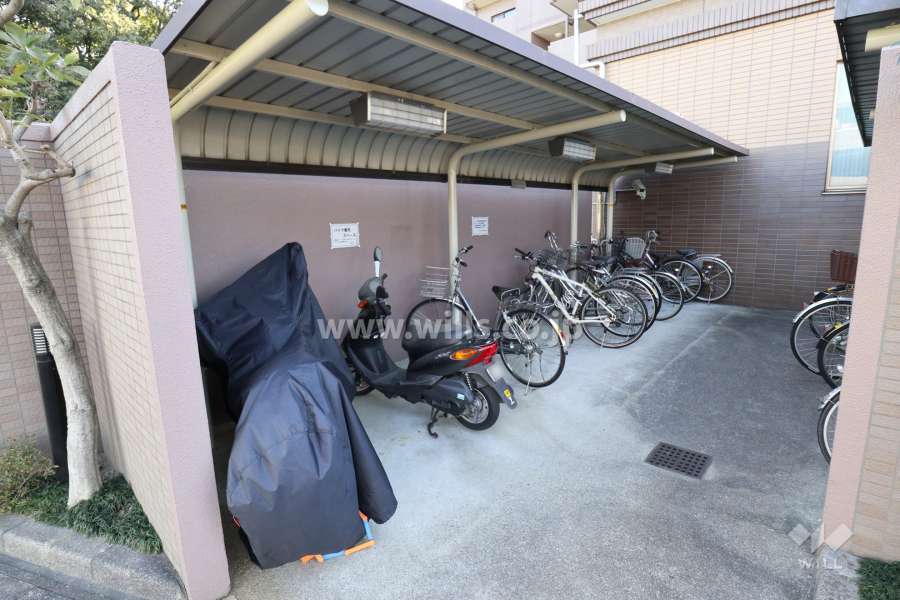 駐輪場とバイク置場