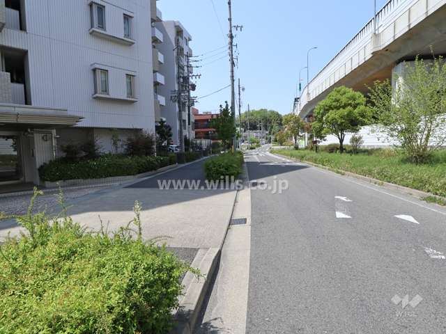 敷地北側の前面道路