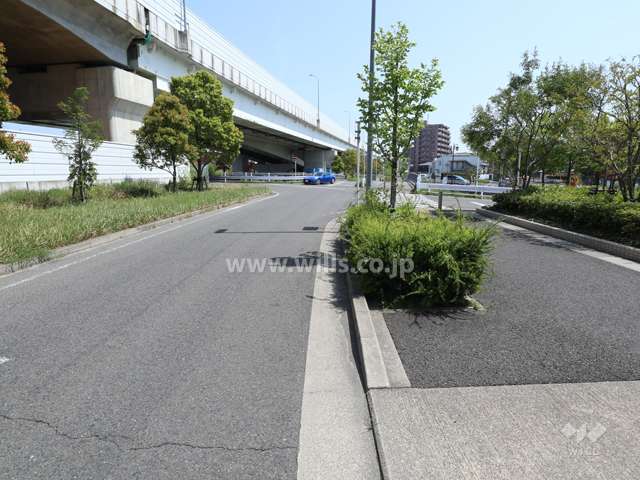 敷地北側の前面道路
