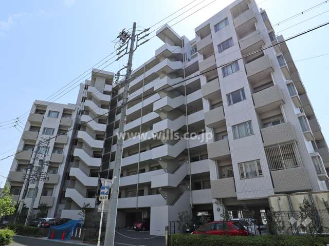 ディーレスティア名東高針の外観(北西側から)