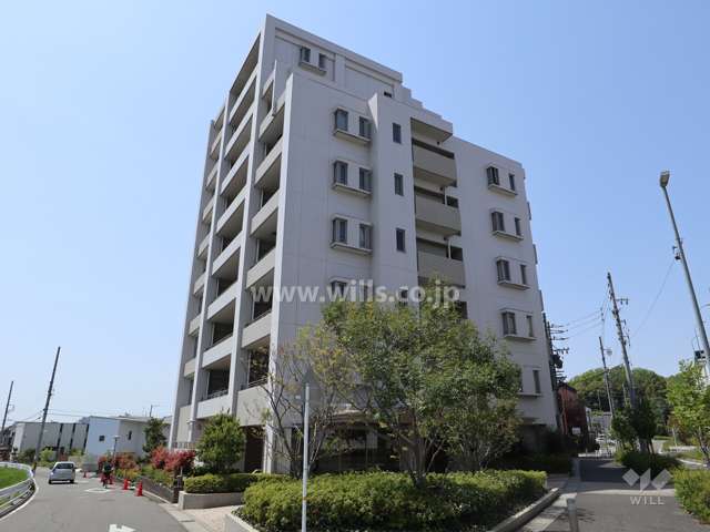 ディーレスティア名東高針の外観(北東側から)