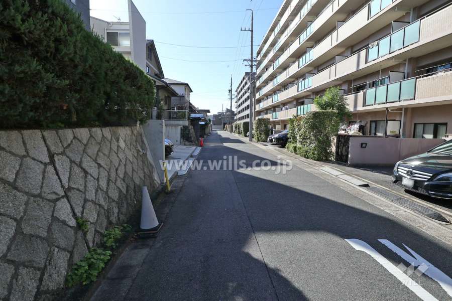 敷地南側の前面道路