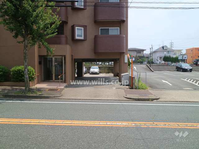 駐車場出入り口