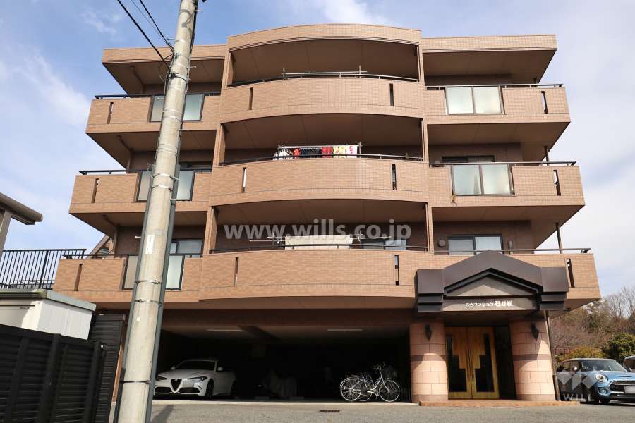 六合マンション石が根の外観（南側から）