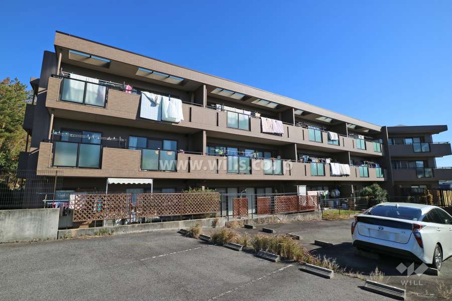 六合マンション石が根の外観（南側から）