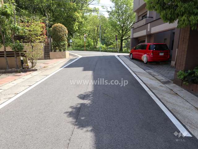敷地北側の前面道路