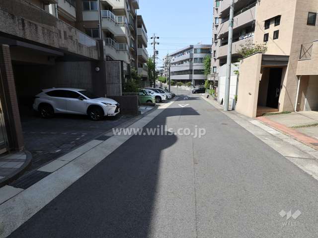 敷地北側の前面道路