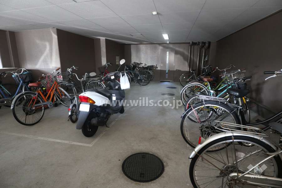 駐輪場とバイク置場