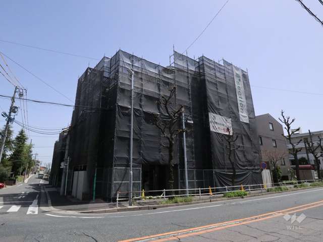 ユニーブル星ヶ丘イーストの外観（北西側から）※平成30年4月16日現在大規模修繕工事中