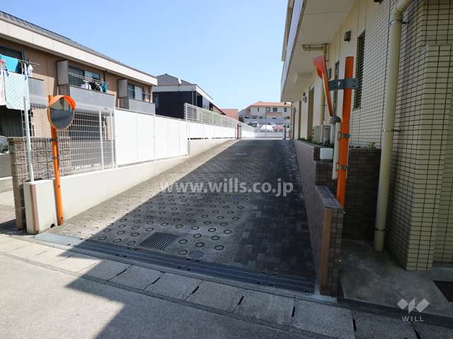 駐車場出入り口
