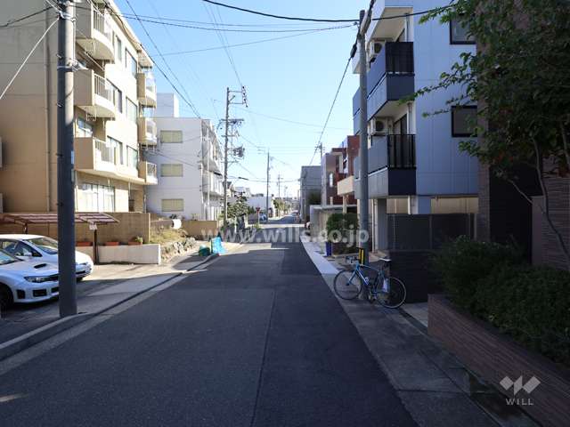 敷地北側の前面道路