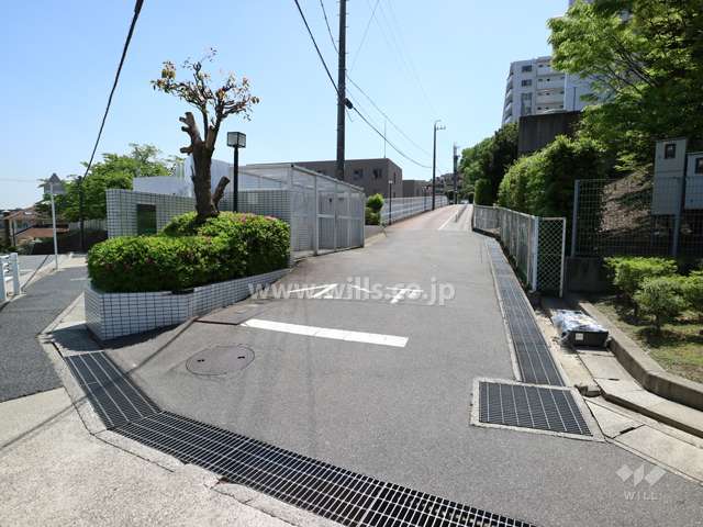 敷地東側の前面道路