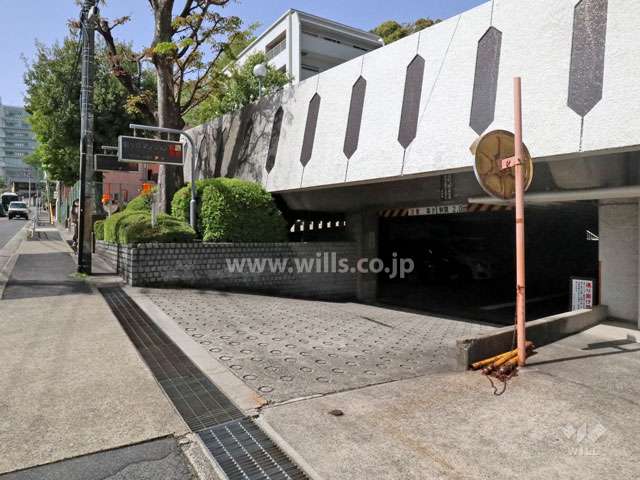敷地内駐車場出入り口