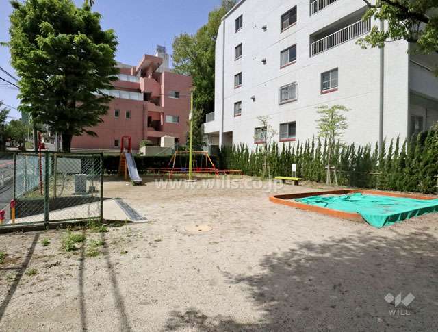 敷地に隣接する虹ヶ丘北公園