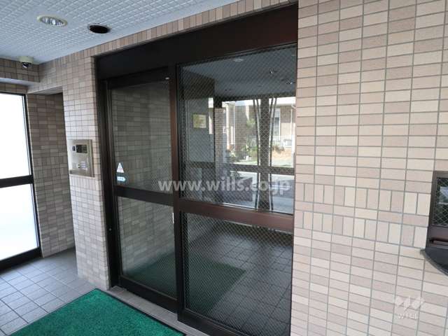 エントランスはオートロック付きです。