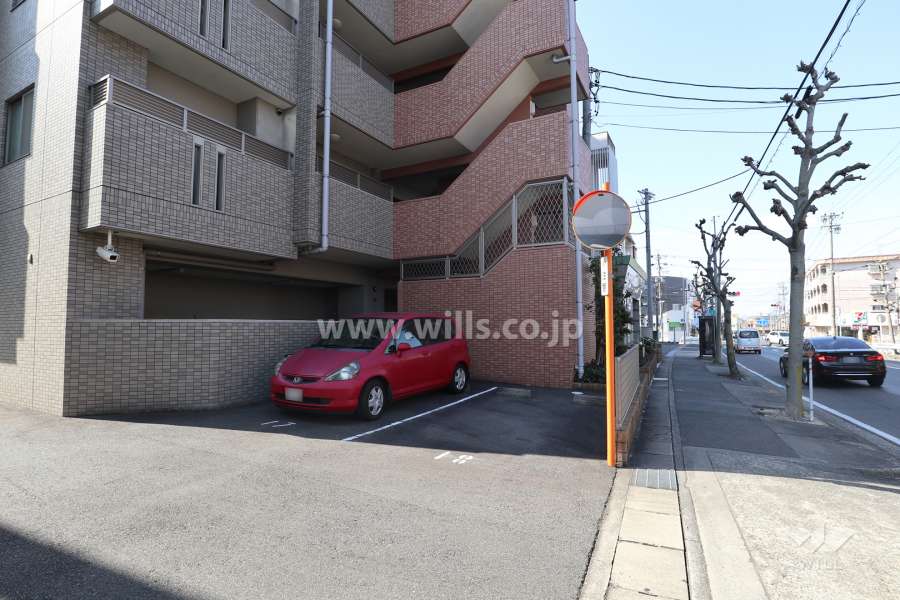 敷地内駐車場（屋外平面式）