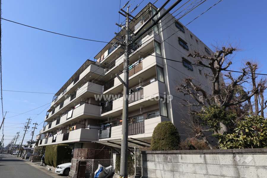 宝マンション山の手の外観（南東側から）
