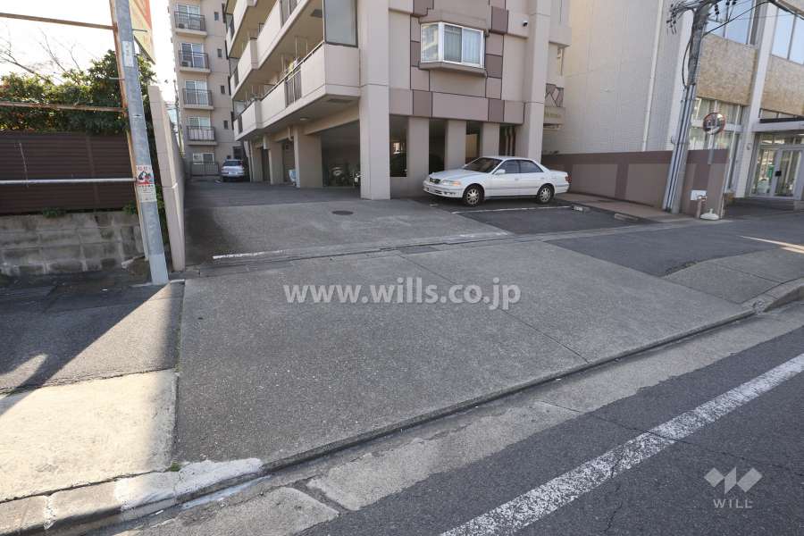 駐車場出入口