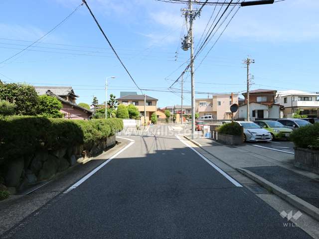 敷地の西側前面道路（南側から）
