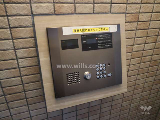 エントランスはオートロック付きです。