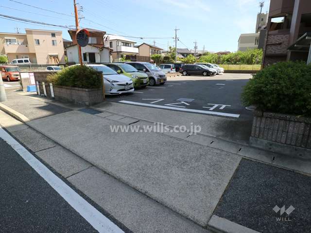駐車場出入り口