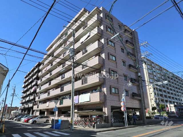 宝マンション引山の外観（南東側から）