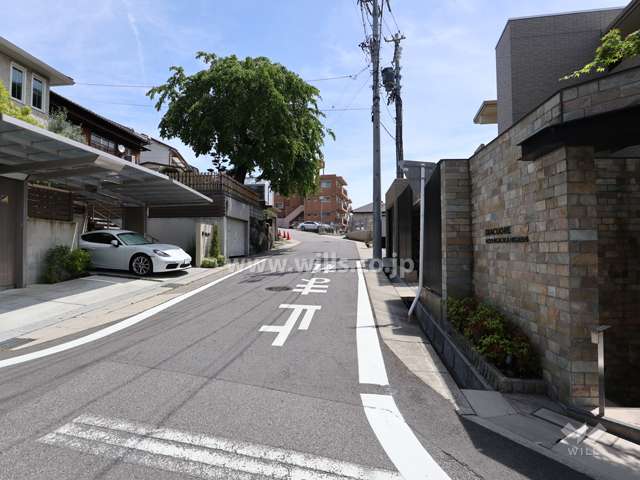 敷地北側前面道路(西側から)