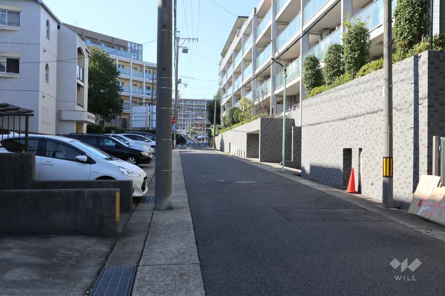 敷地南側の前面道路