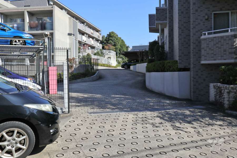駐車場の出入り口