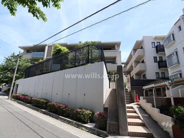プラウド名東亀の井ガーデンの外観(西側から)