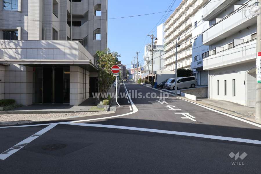 敷地北側の前面道路