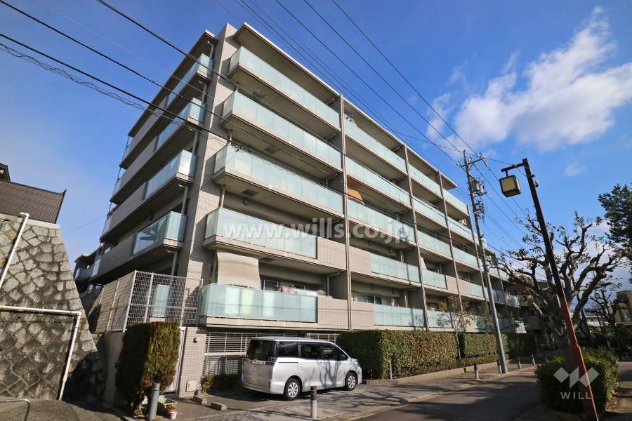 プラウド上社の外観（南西側から）