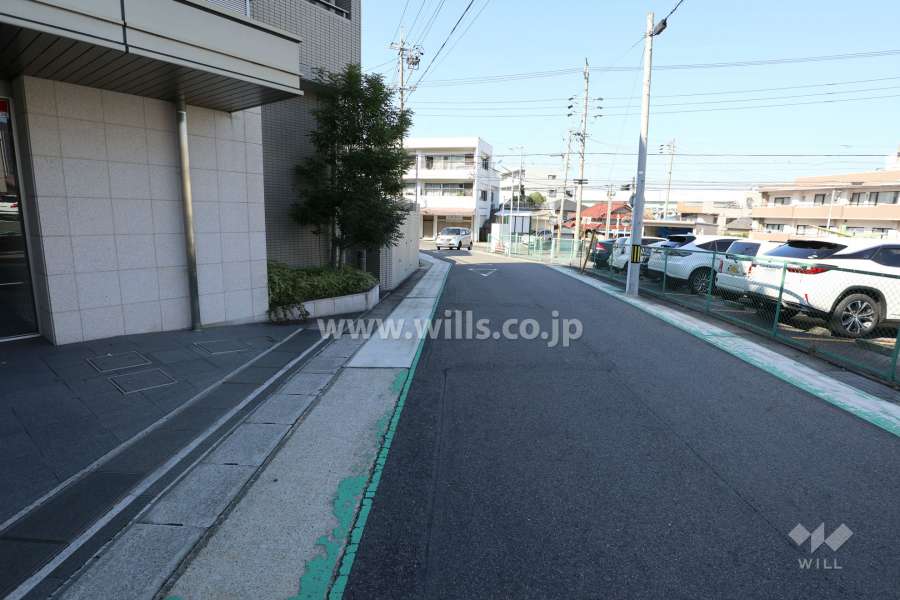 敷地北側の前面道路