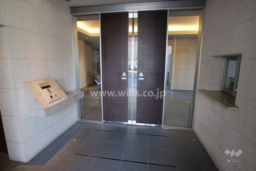 エントランスはオートロック付きです。