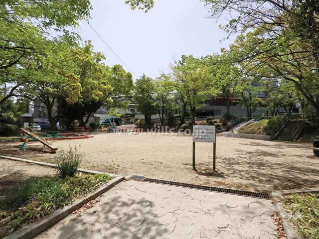 敷地東側の大間廻第四公園