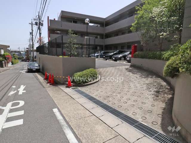 屋外駐車場の出入り口