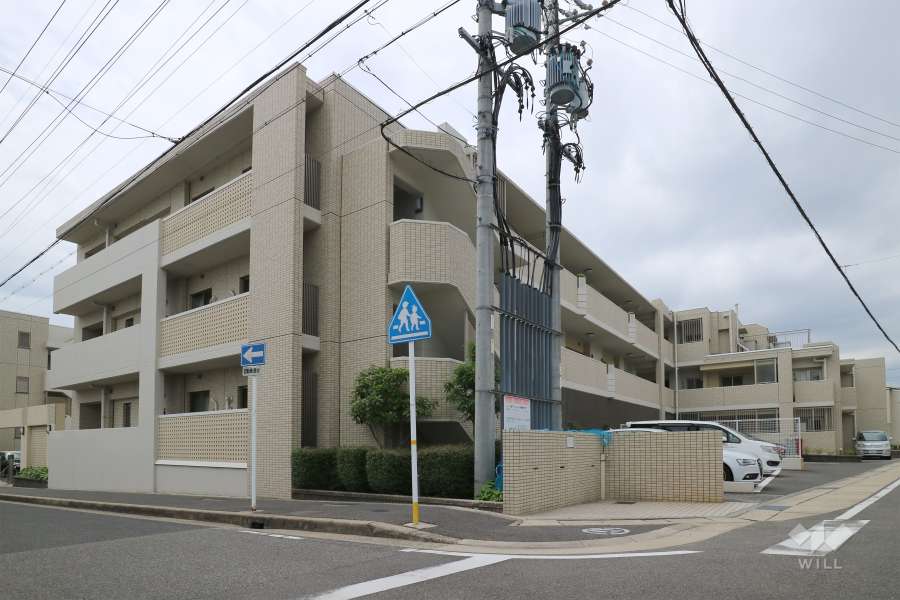 プラウド名東社口の外観（北東側から）