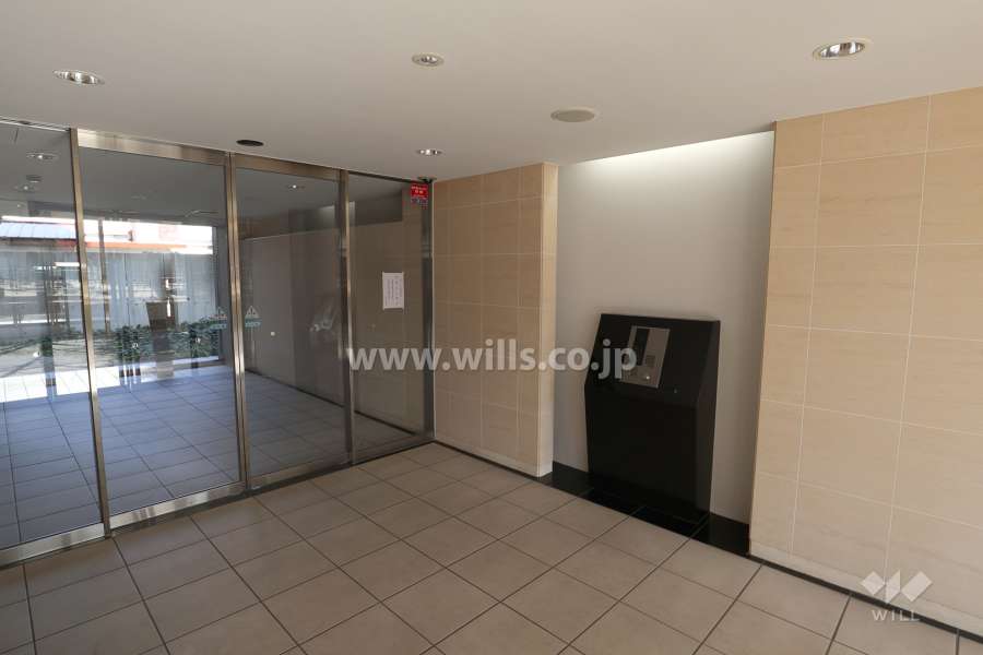 エントランスはオートロック付きです。