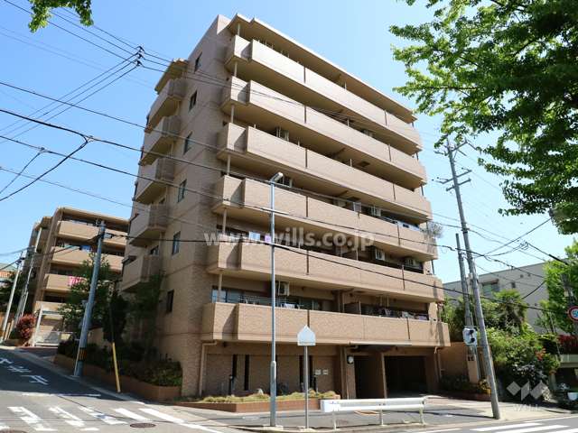 バンベール東山フォレスティエ壱番館の外観(南西側から)