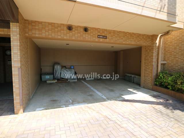 壱番館の敷地内屋内駐車場(平面式)