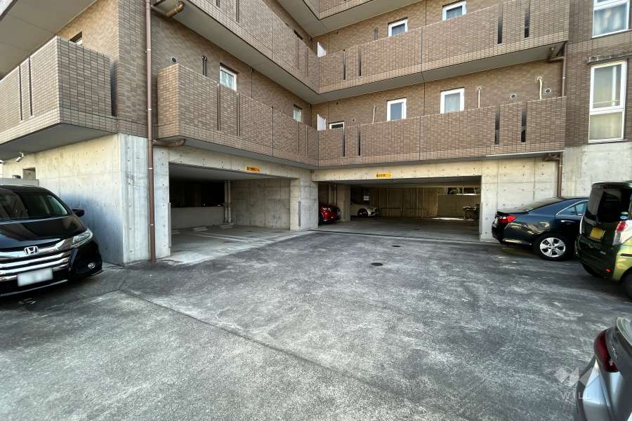 敷地内駐車場（屋外平面式・屋内平面式）