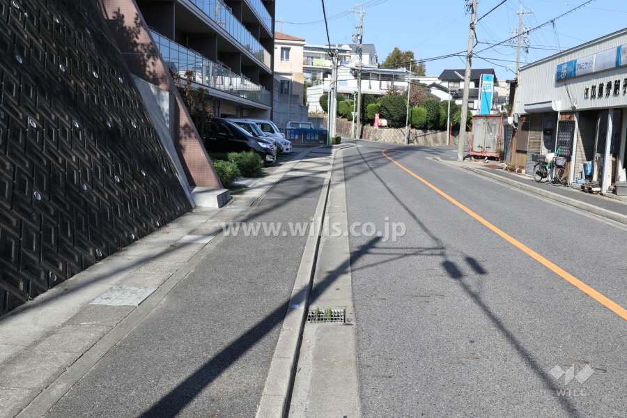 敷地東側の前面道路